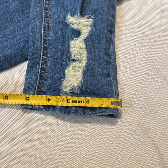 Refuge Boyfriend Distressed Jeans NWT - Picture 15 of 16